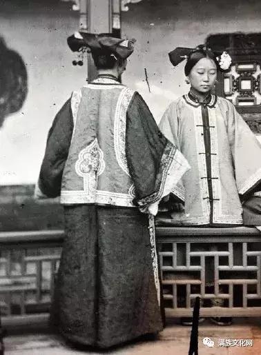 如展画轴—清代满族民间扁方赏析