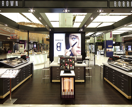 柜姐遇见不同顾客的反应,专柜柜姐态度不好可以投诉吗