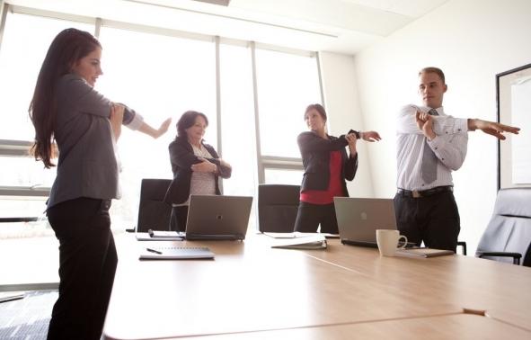 水肿是因为水喝少了还是水喝多了,喝水喝多了水肿是肾有问题吗