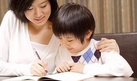 孩子模仿家长签字怎么跟老师解释,孩子模仿大人签字怎么办