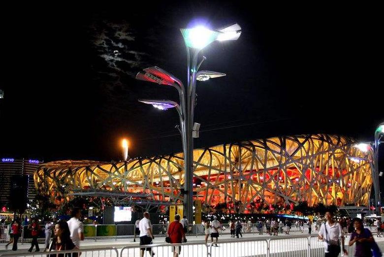 给员工借钱买房，把豪宅给部门工作，“好人好运”的爱奇艺龚宇