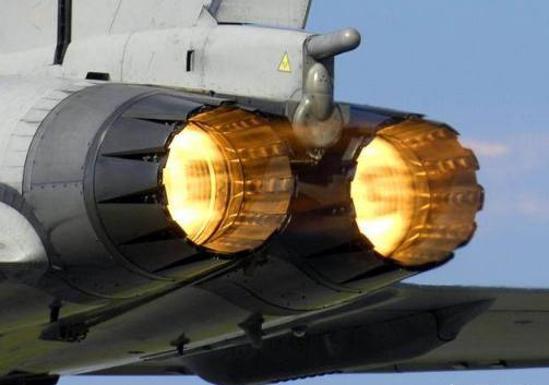 战斗机怎么知道被火控雷达锁定,战斗机怎么知道自己被敌机锁定的