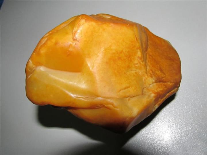 河边捡石头怎么鉴别石头是玉石,在户外捡到石头哪种石头更值钱