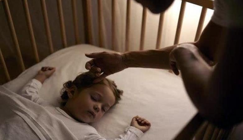 宝宝睡觉黑白颠倒多久能调整过来,宝宝睡眠颠倒