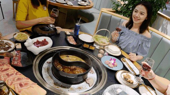 东莞首家火锅+烤肉一体涮就在万江家汇城，几百人排队等着吃