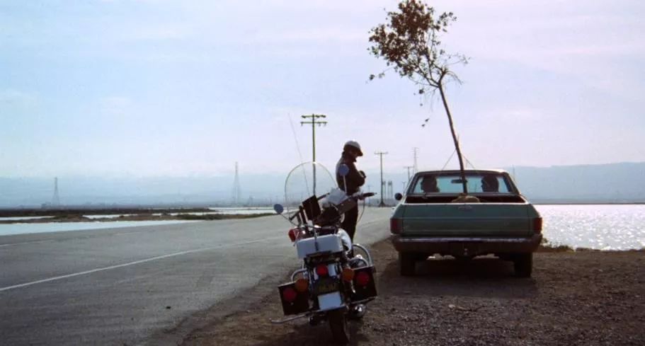 一个20岁小伙子的故事,一个20出头的男孩爱上一个女孩