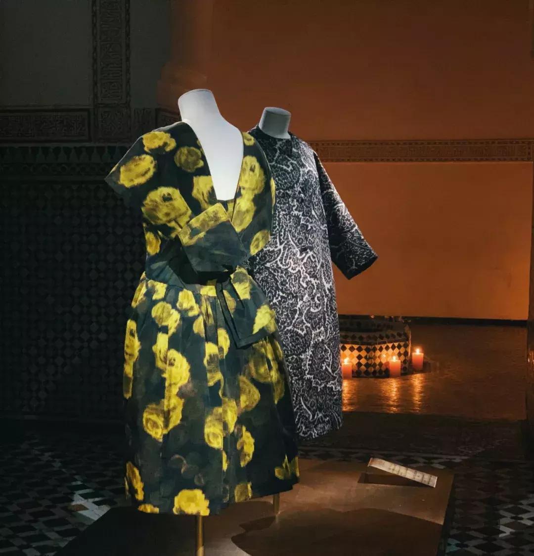 在摩洛哥皇宫，穿拖鞋看秀，是什么体验？