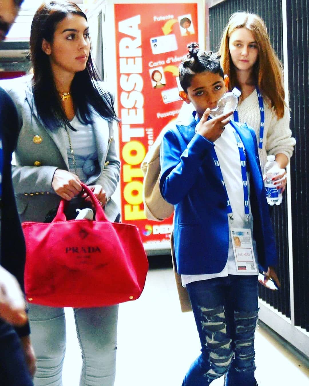 服了C罗未婚妻，这么紧的裤子也能穿得下！多肉身材穿成无痕裤