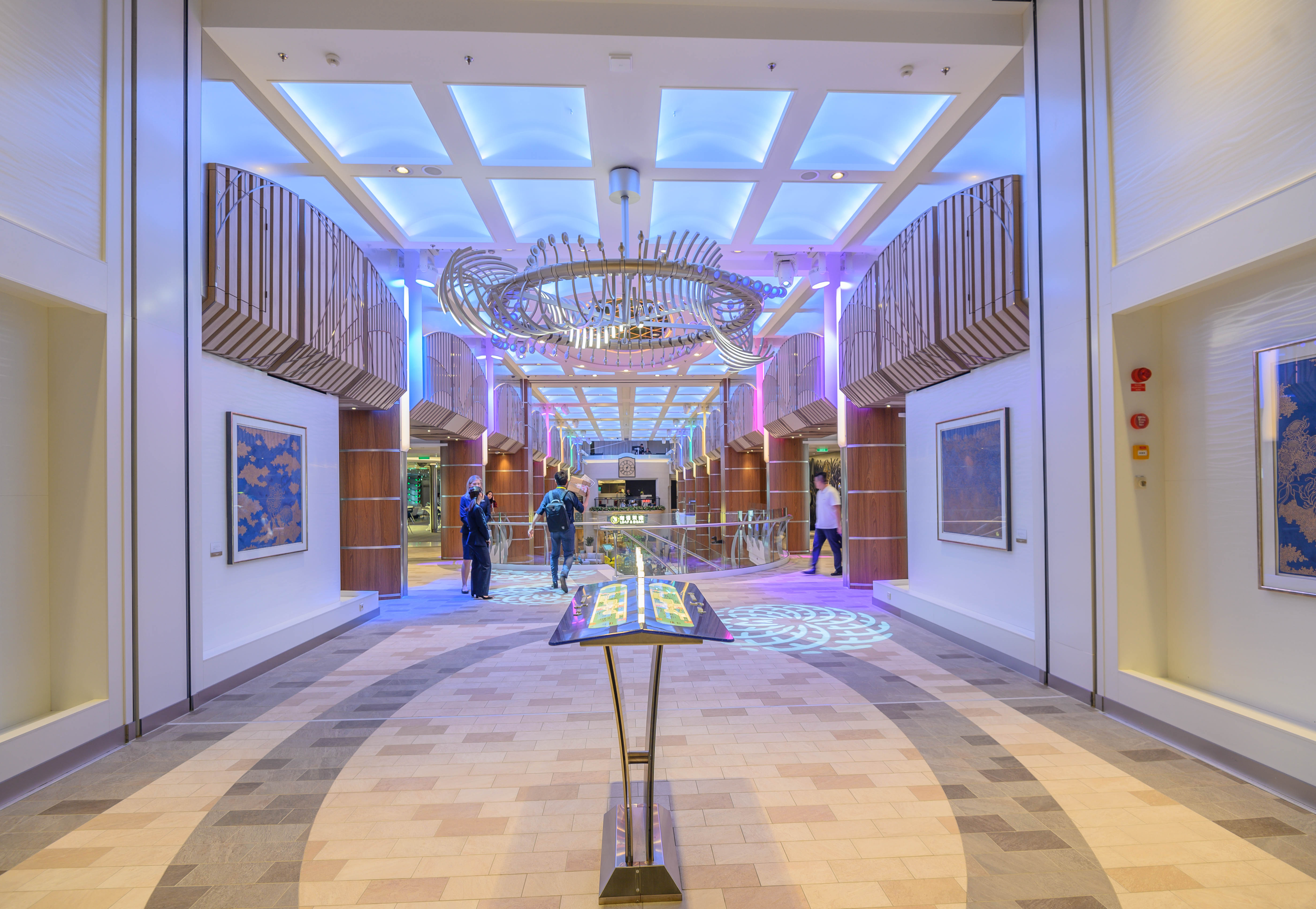 世界第一艘豪华邮轮,世界最大豪华邮轮首航