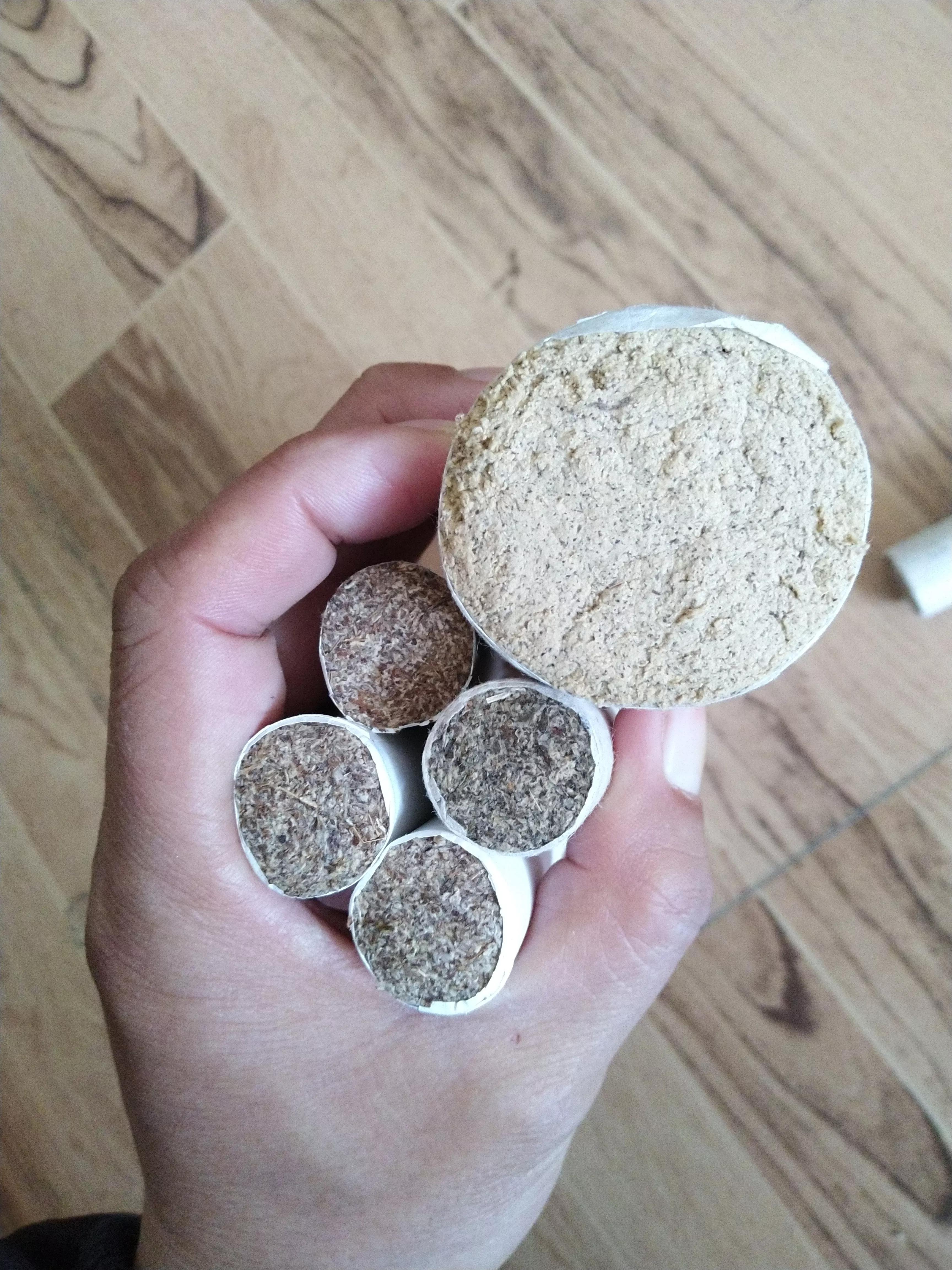 家里的艾叶真漂亮,自己做的艾条烧完是黑色