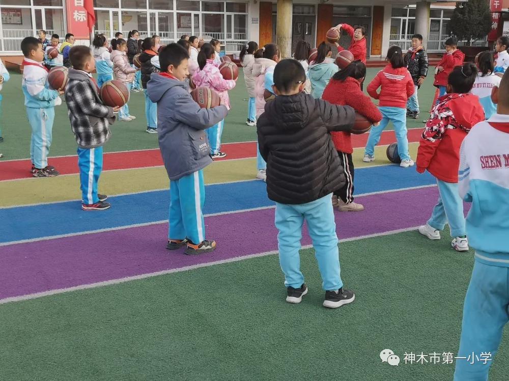 神木第一小学拔河比赛,小学体育优质课简报