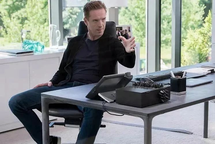 “穿着1万6的羊绒衫上班,老板夸我像章泽天”