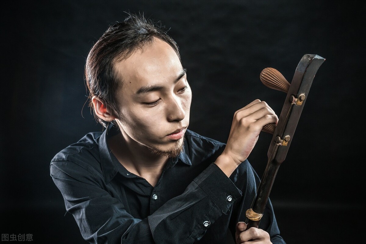 二胡阿炳如何被发现的,拉胡琴阿炳