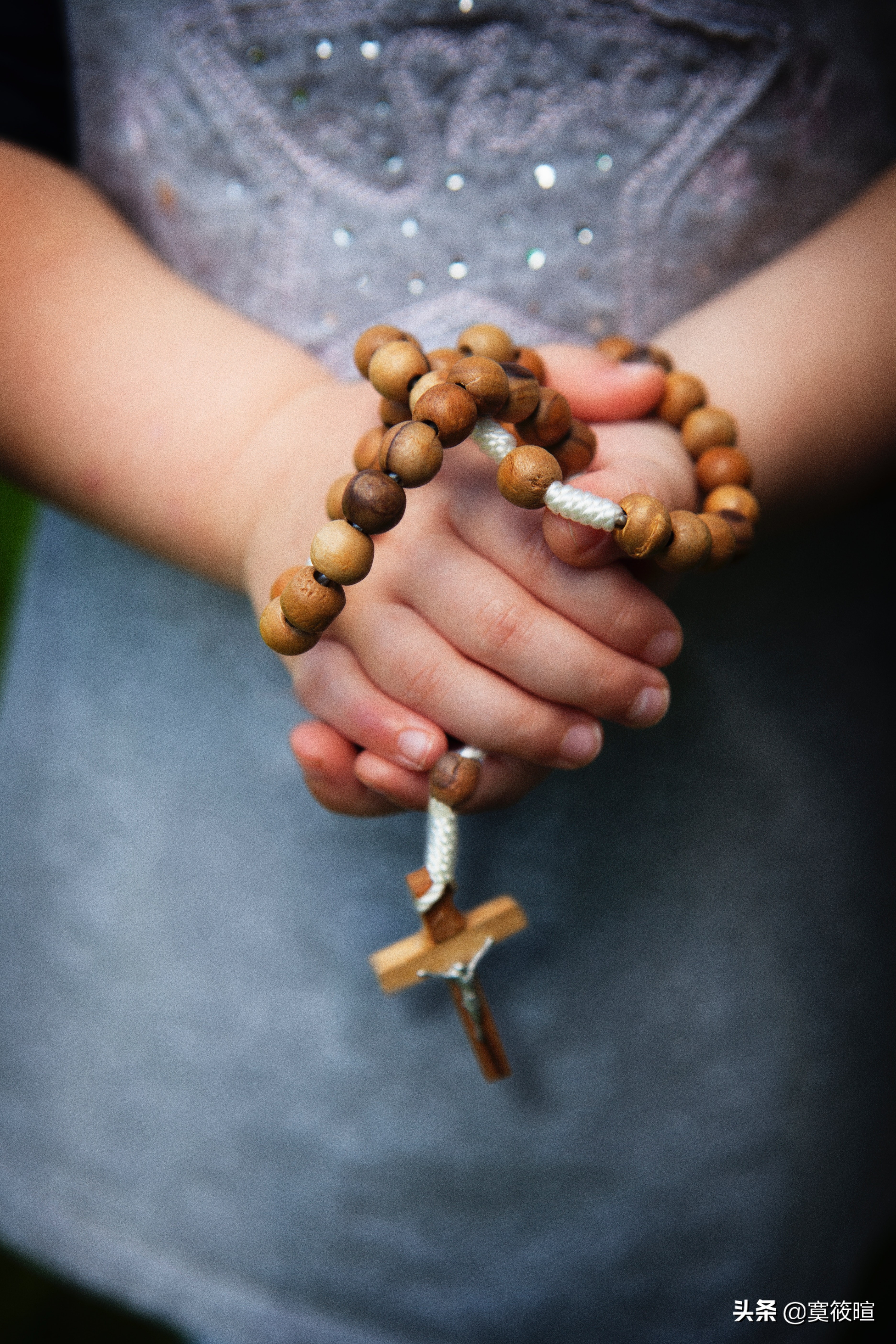 为什么把手伸进米里,会觉得特别爽?为什么捏气泡膜也是?