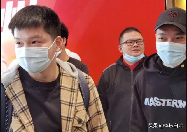 国乒樊振东黑色体恤,樊振东陈梦同款衣服完整视频