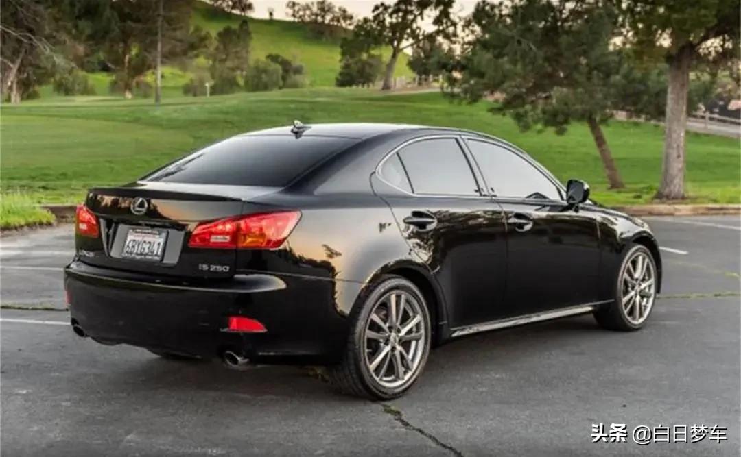 全新一代雷克萨斯is300,2022款雷克萨斯is官图发布
