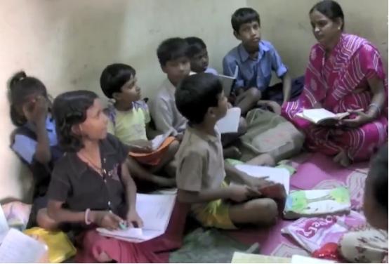 印度教授：中国被高估了！印度高材生都去美国了！去中国一个没有