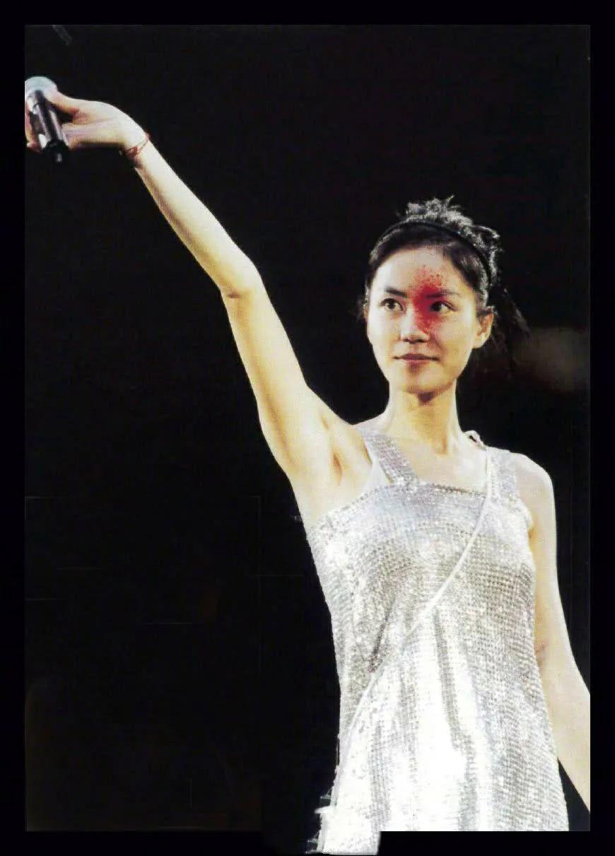 王菲怎么样谈恋爱的,歌坛天后王菲谢霆锋