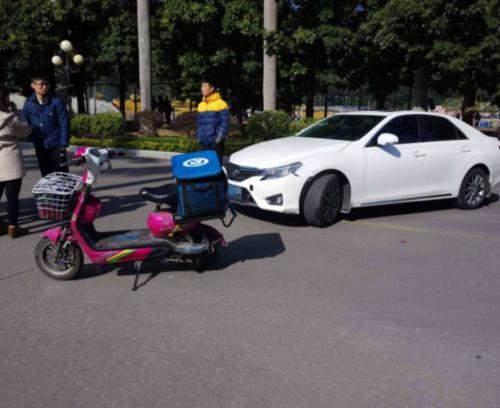 只买了交强险超过2000元怎么赔,交强险和三者险撞死人赔偿多少钱