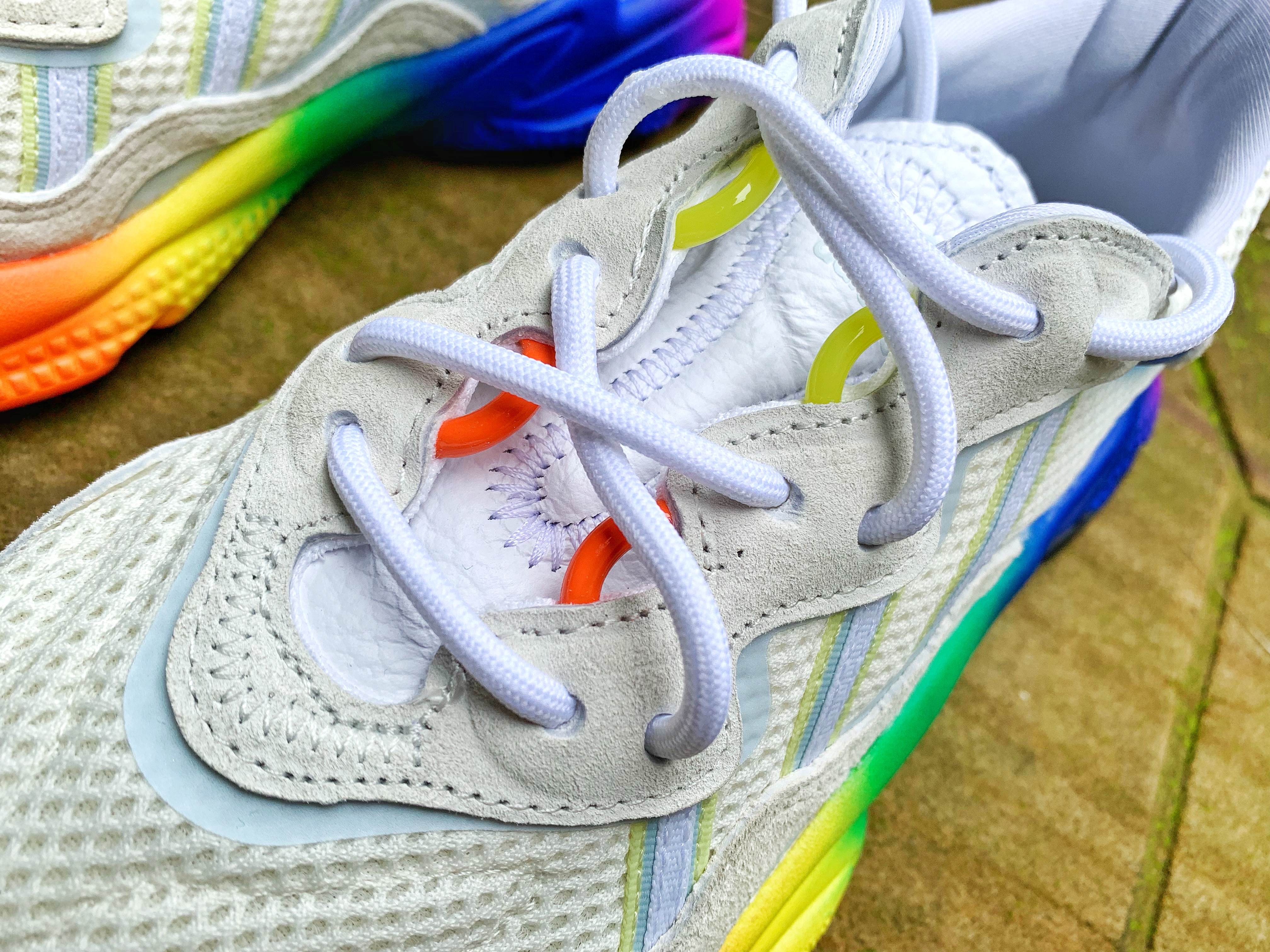 adidas三叶草新款 (三叶草ozweego缺点)