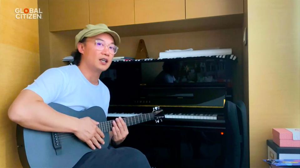 张学友现场演唱经典再现嗨爆全场,张学友歌曲为医护打气