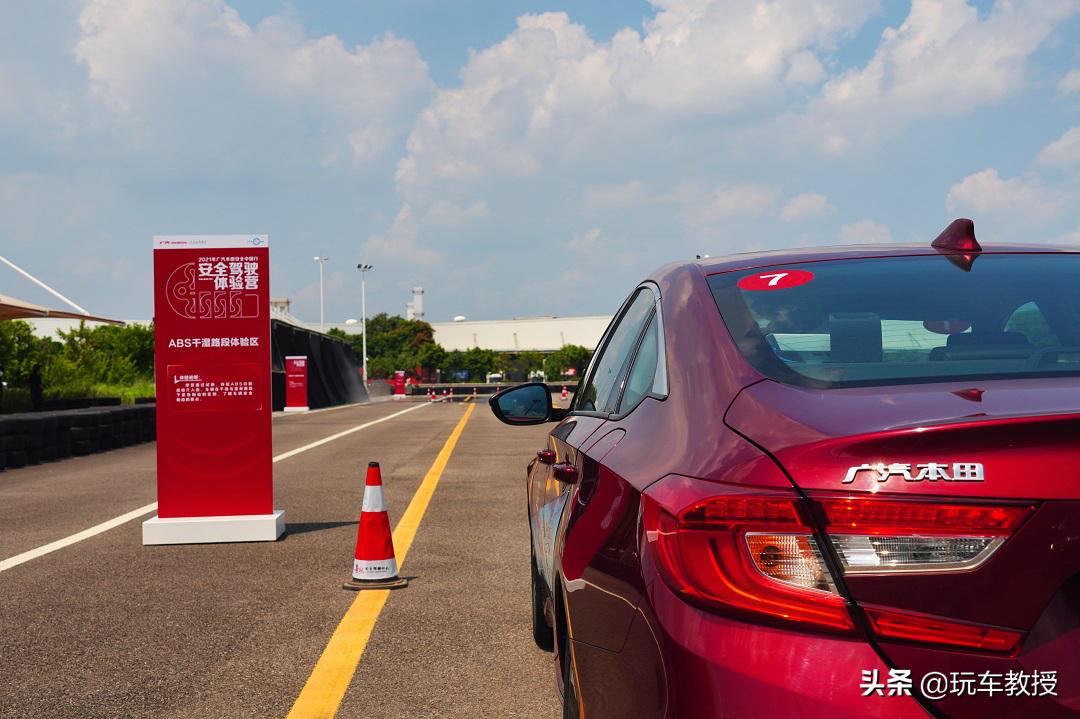 进攻型驾驶有哪些技巧,简述防御性驾驶的操作方法