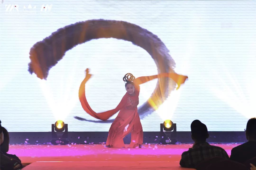 “筑梦华娱,致远未来”时代华娱第十一月总结大会