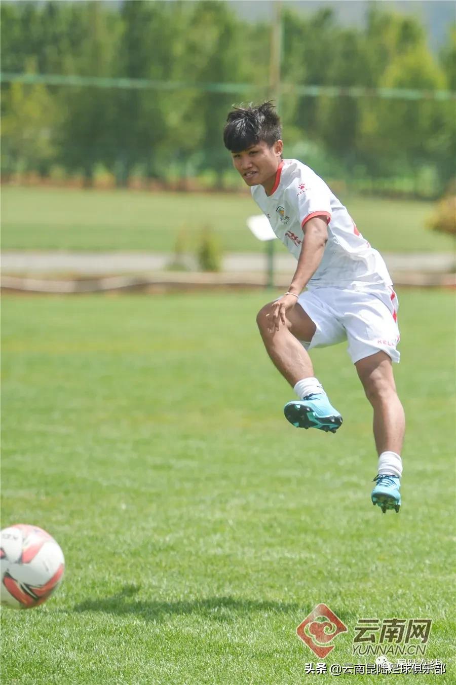 对足球的热爱超越一切,论一个人对足球的热爱