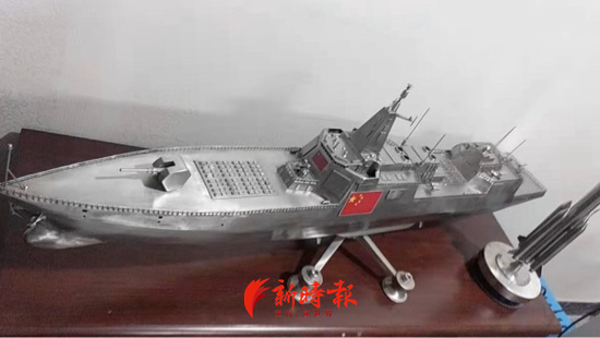 船锚、雷达、飞机都能动!焊接工三年磨一“舰”,为儿子自制独一无二的礼物