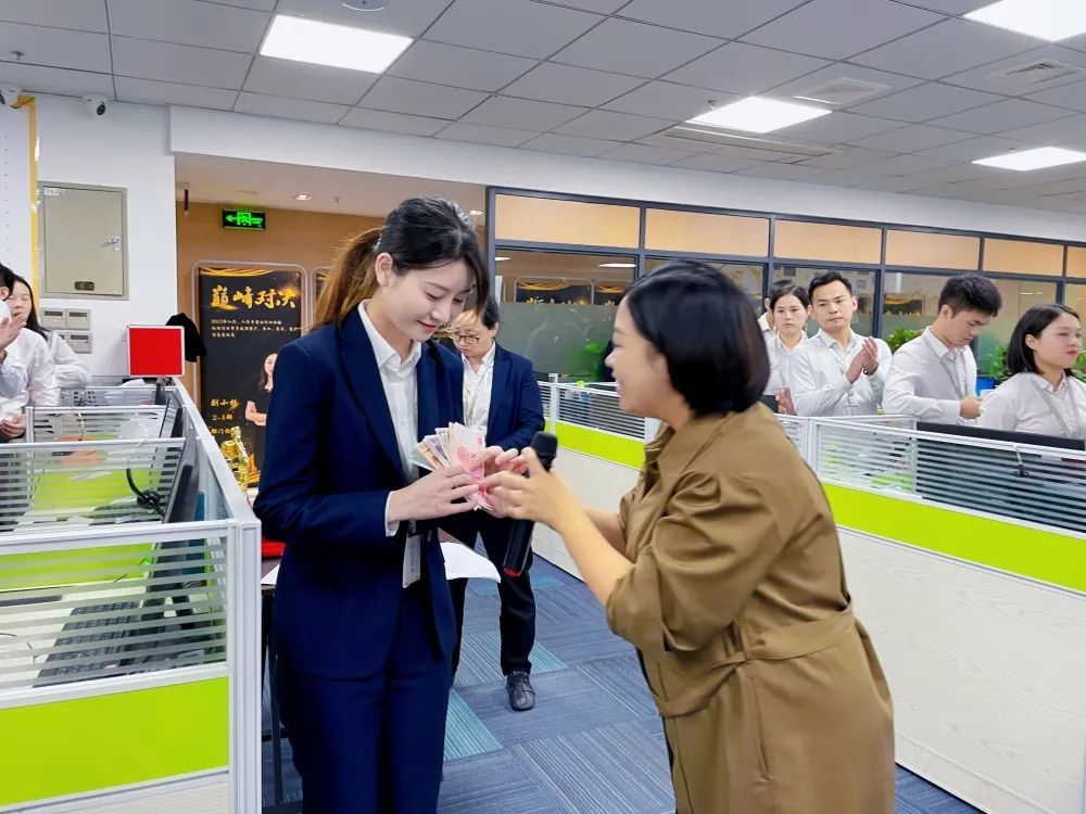 共担超越，励志笃行——易金融11月月度大会