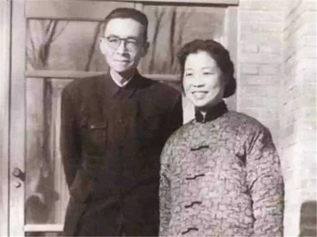 林徽因在香山养病,林徽因躺在病榻上