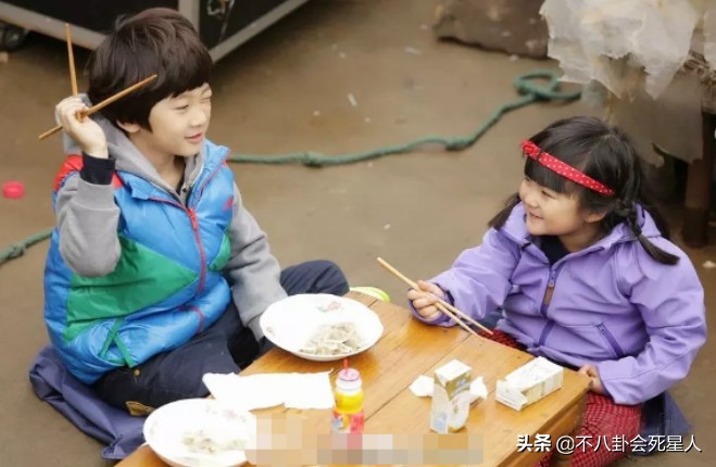 爸爸最可爱一瞬间,家有萌宝kimi和王诗龄太搞笑了