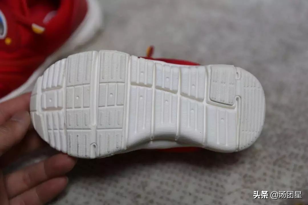 把乐迪穿在脚上起飞-小寻飞机侠儿童鞋