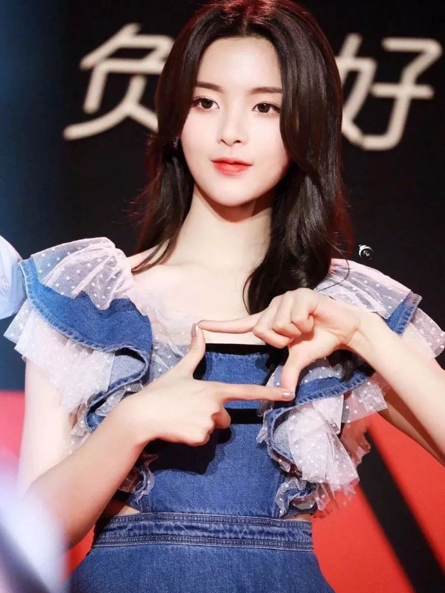 杨超越黑长直造型图片,杨超越日常美图