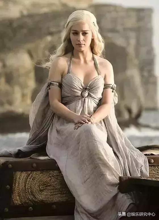 拍裸戏走红、被嘲最丑“花瓶”，为了成名她都经历了什么？