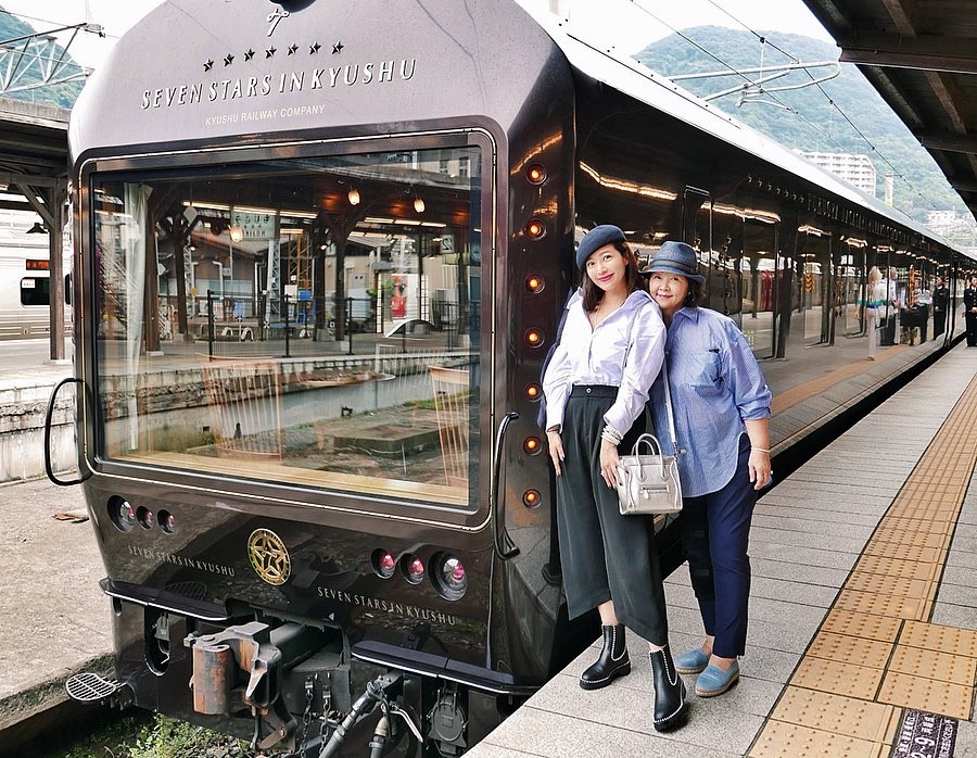 廖晓乔戴Chaumet钻石耳环美美搭日本高档火车