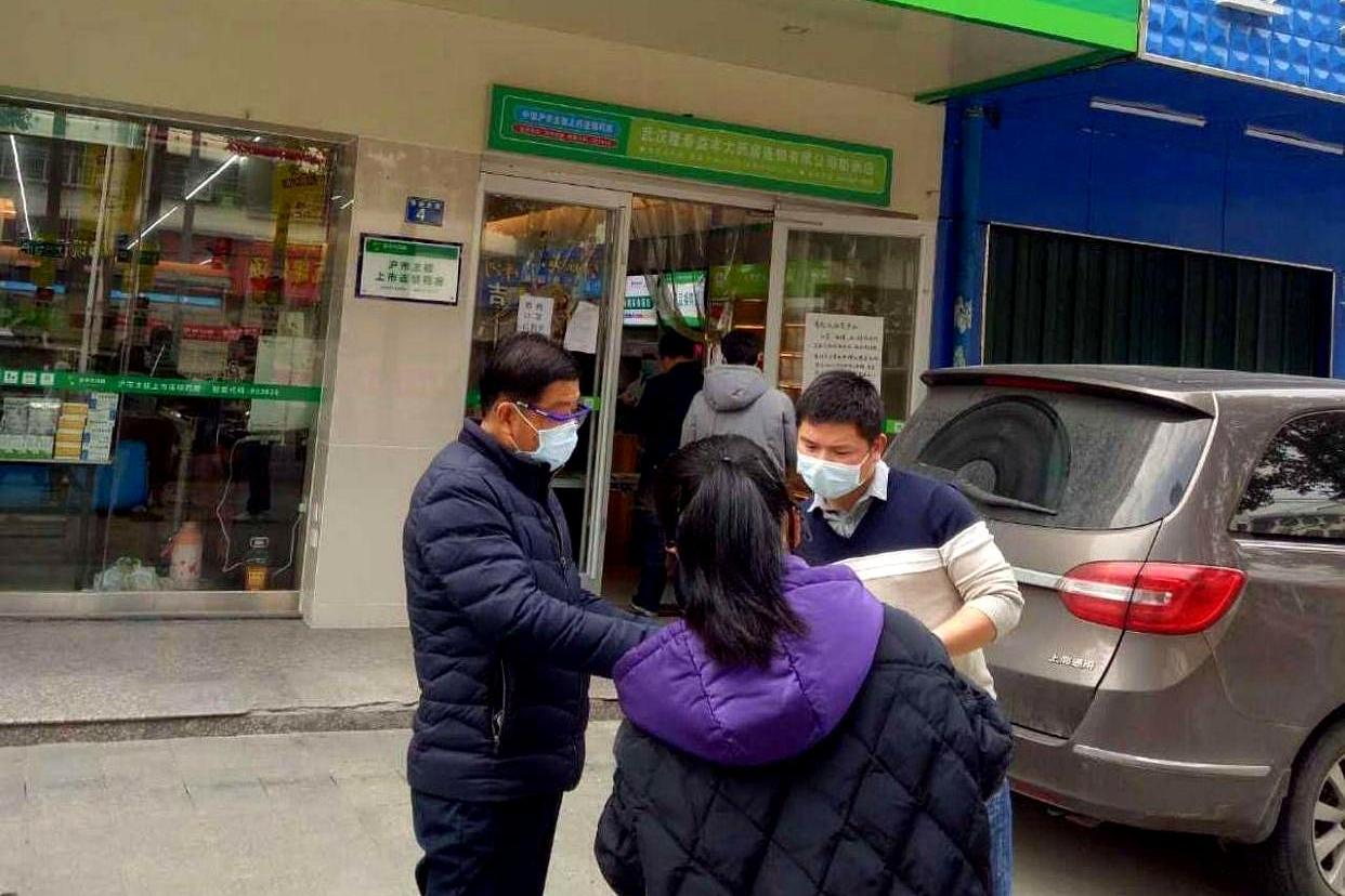 抗疫在一线的医护人员和志愿者们,抗疫在一线的医护人员