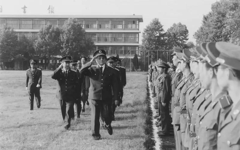 砺剑春秋|60年前，周恩来总理签署命令，任命他为西安炮兵高级专科学校校长