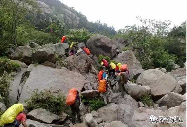 爬山膝盖疼当天怎么处理,跑步爬山后膝盖疼痛是什么原因