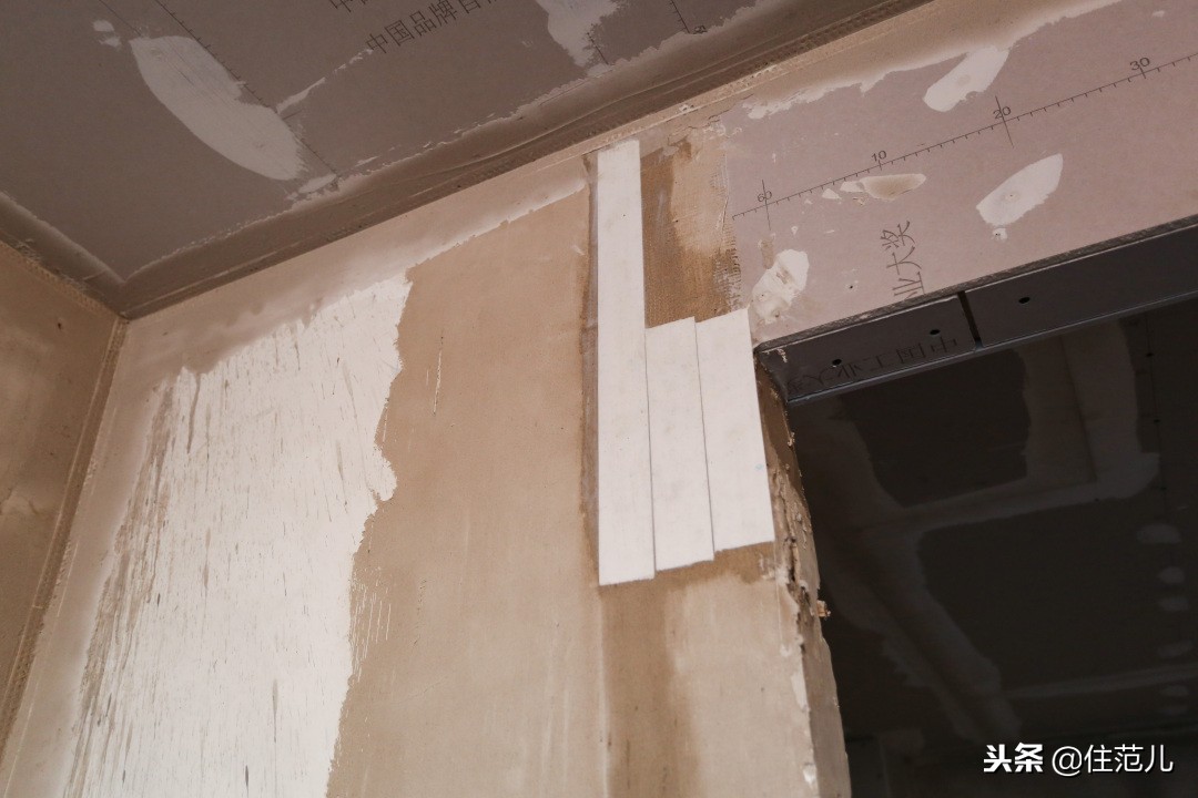 砌墙居然用牛皮纸,这是什么骚操作?