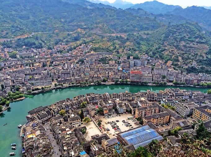 贵州毕节旅游景点攻略,贵州铜仁景点旅游攻略