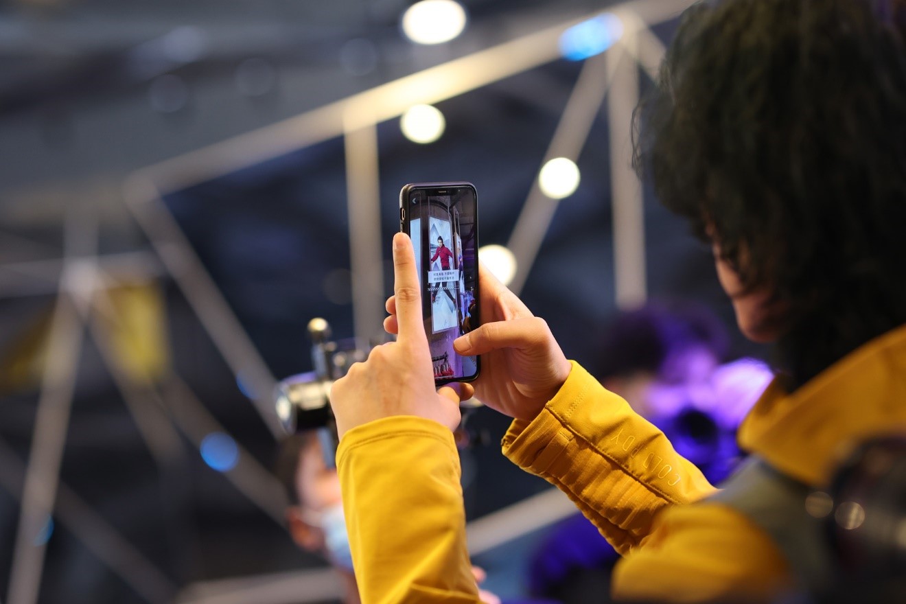 阿迪达斯ozweego春季新款,阿迪达斯新品来袭