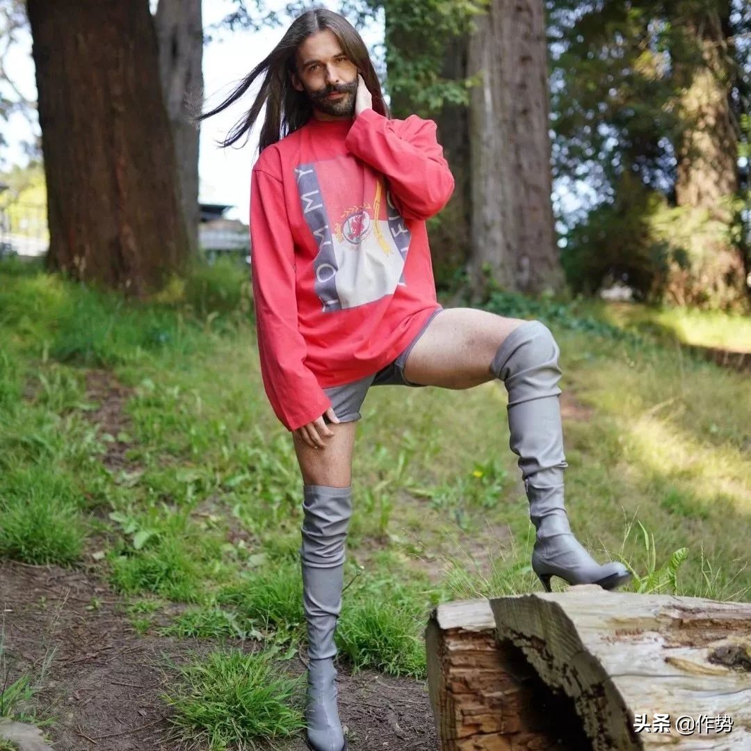 这位大胡子男人,穿起裙子来竟然比女生和还要合适?!