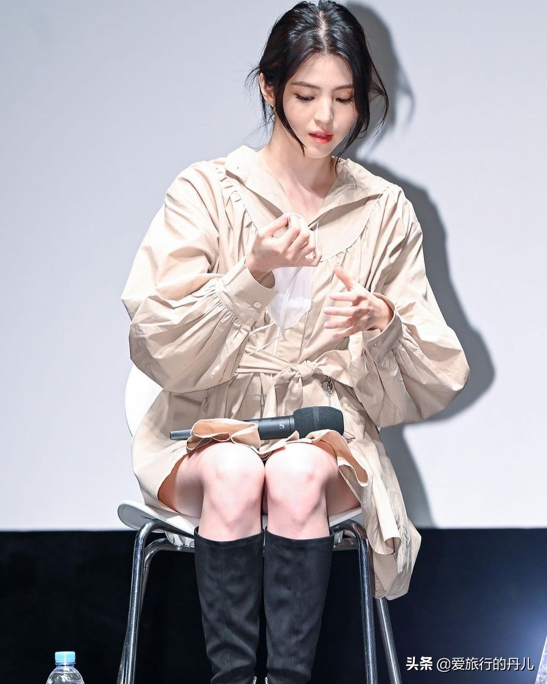 韩国女星韩素希红发,韩素希穿搭欧美绿色裙子