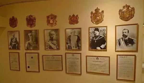 英国皇家礼服品牌,英国皇家座驾牌子