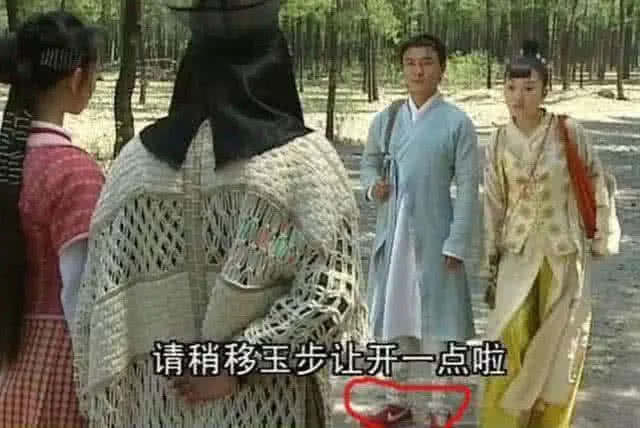 雍正被康熙秘密召见穿帮镜头,雍正穿帮镜头运动鞋