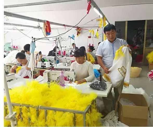 英雄莫问出处！他带领全村搞电商一年卖4个亿，马云都给他点赞