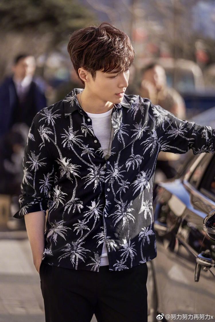 六位乐评人和你聊聊“黑化”的张艺兴《HONEY》