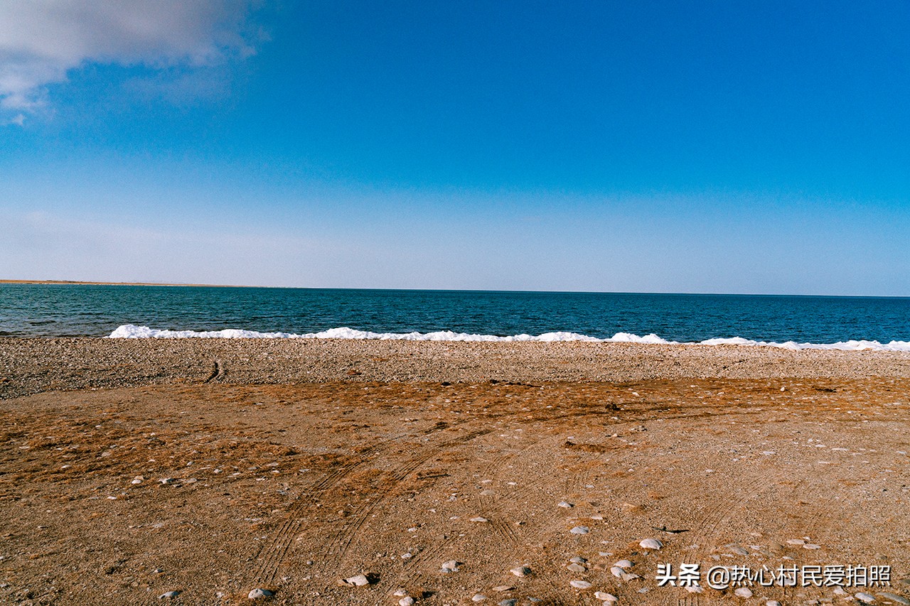 两个小伙去西藏,两个小伙在野外游玩