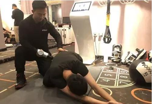 筋膜枪和滚轮按摩器的区别,肌肉放松筋膜枪评测